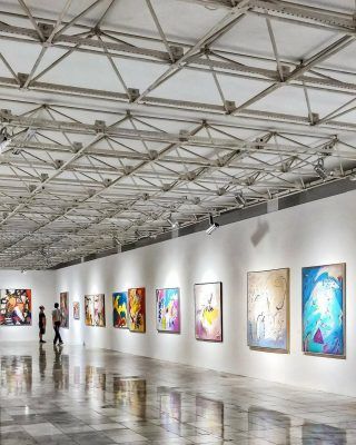 Museo con cuadros